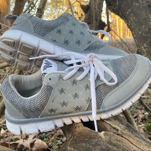 Hot Topic Size 8 Womens Woman Woman Sneakers EUC